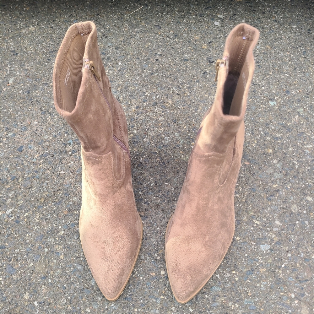 NWOT Dolce Vita Booties - Size 10